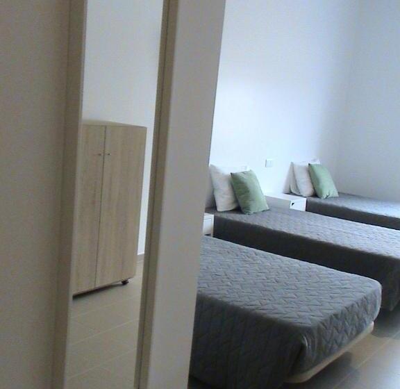 اتاق استاندارد سه نفره, Rm Newhost 2015 / Casadochico