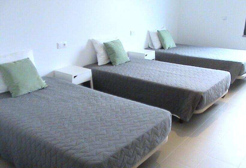 اتاق استاندارد سه نفره, Rm Newhost 2015 / Casadochico