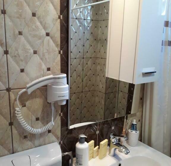 سوییت خانوادگی, Vuk Popovic