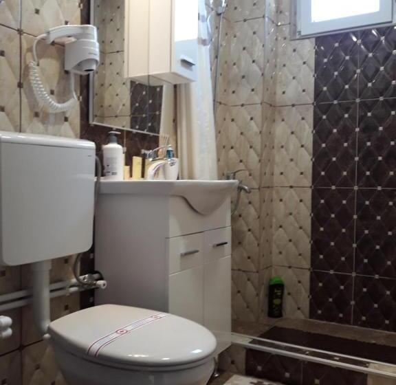 سوییت خانوادگی, Vuk Popovic