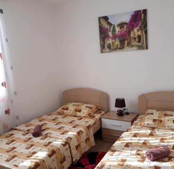 سوییت خانوادگی, Vuk Popovic