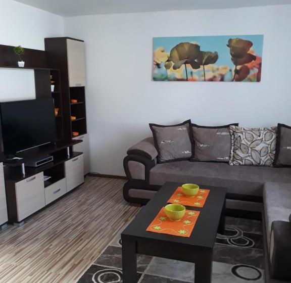 سوییت خانوادگی, Vuk Popovic