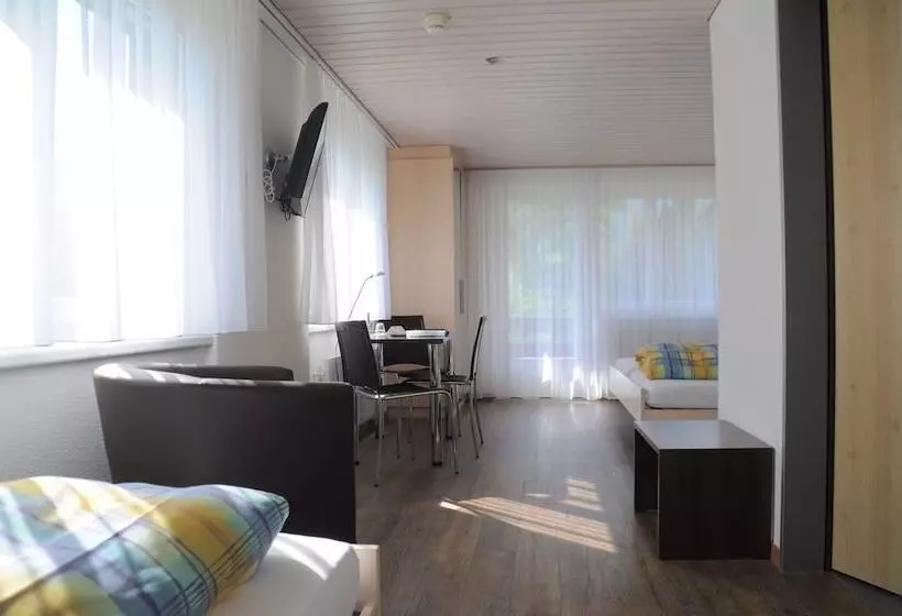 Standard Kolmen Hengen Huone, Ferien Und Familienhotel Alpina Adelboden