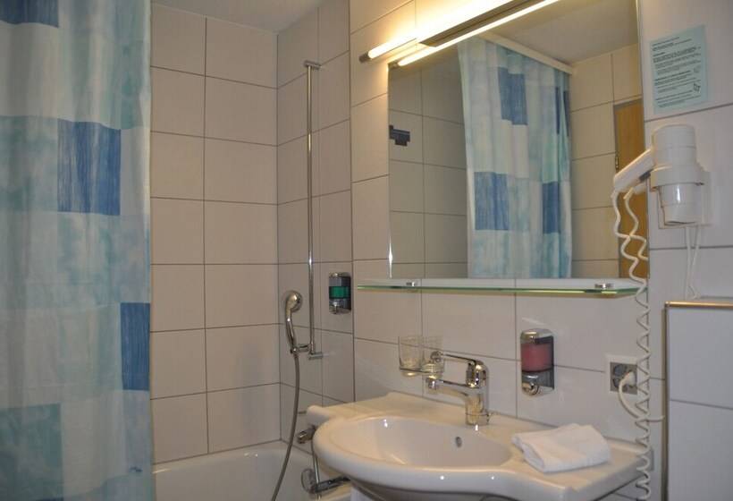 اتاق استاندارد چهار تخته, Ferien  Und Familienhotel Alpina Adelboden
