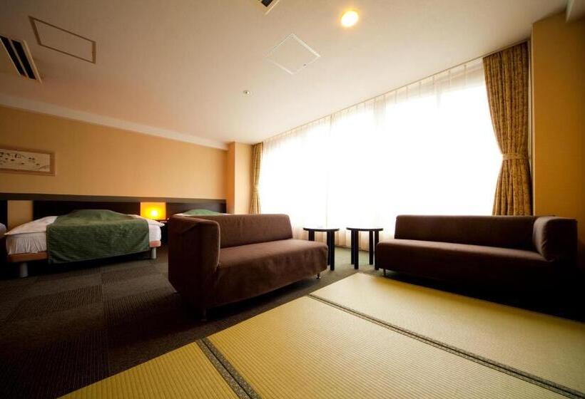 Quarto Quádruplo Estandar, Aile