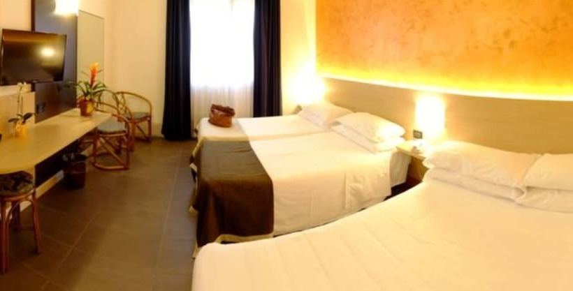 غرفة قياسية ثلاثية, Ambra