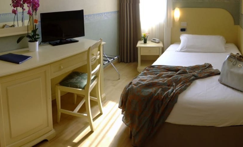 غرفة قياسية فردية, Ambra