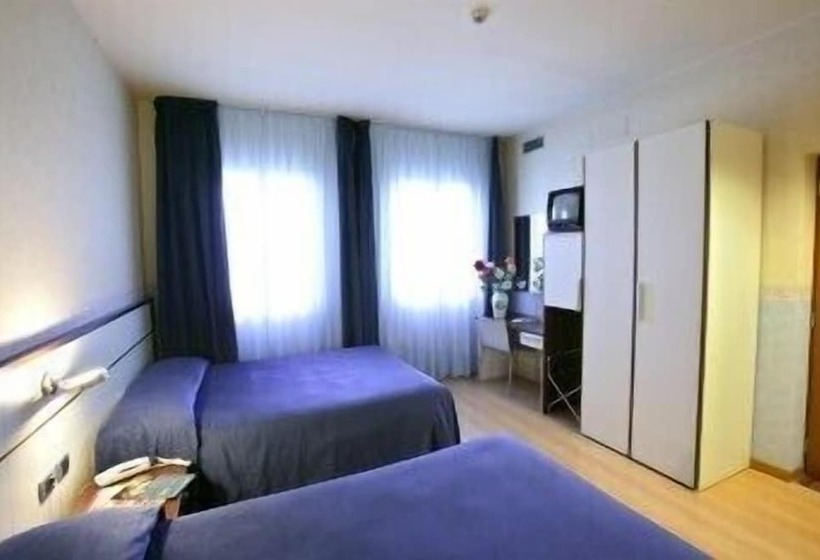 غرفة قياسية رباعية, Ambra