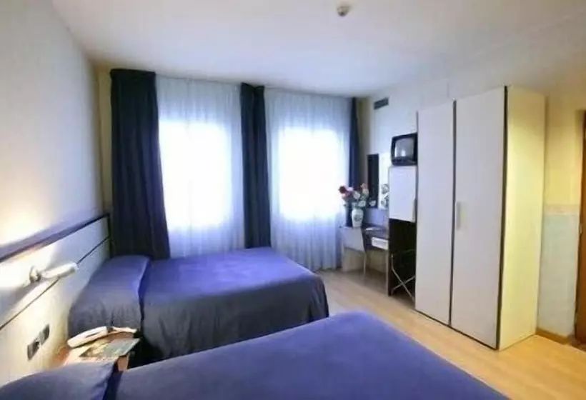 スタンダード４人部屋, Ambra