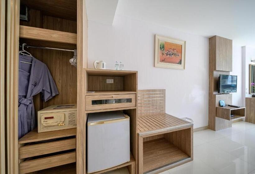 수피리어 룸 도시 전망, Andaman Beach Suites Hotel, Patong Phuket