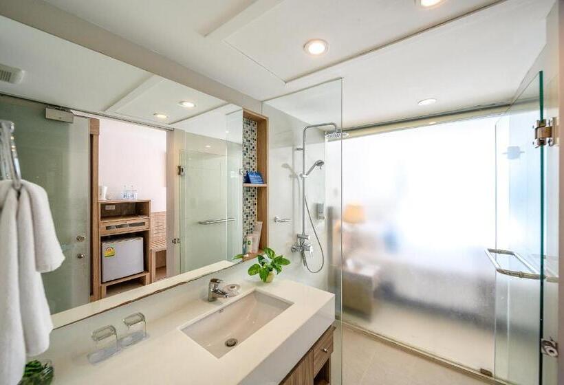 수피리어 룸 도시 전망, Andaman Beach Suites Hotel, Patong Phuket