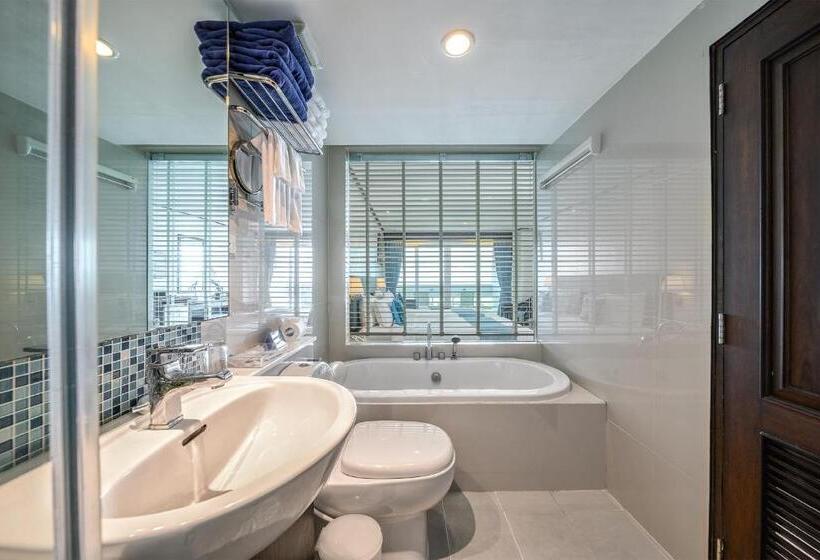 디럭스 룸 바다 전망, Andaman Beach Suites Hotel, Patong Phuket