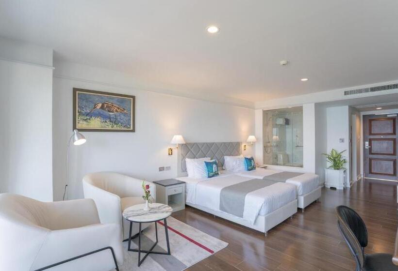 디럭스 룸 바다 전망, Andaman Beach Suites Hotel, Patong Phuket