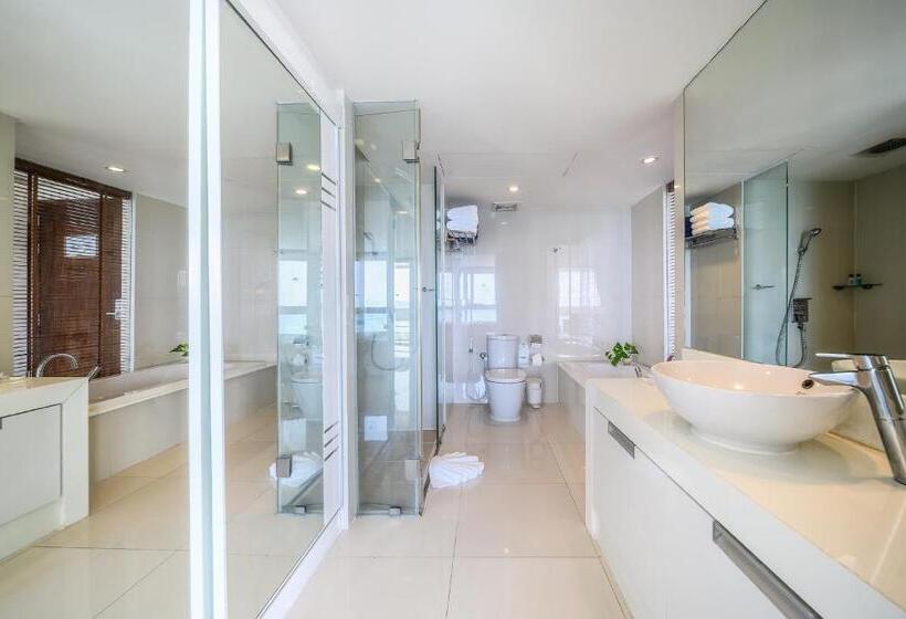 디럭스 룸 바다 전망, Andaman Beach Suites Hotel, Patong Phuket