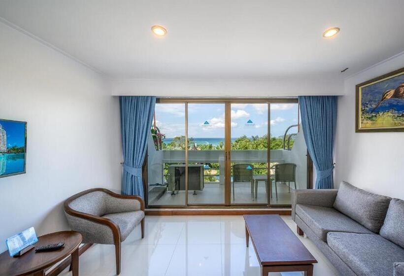 풀장 전망 디럭스 룸, Andaman Beach Suites Hotel, Patong Phuket