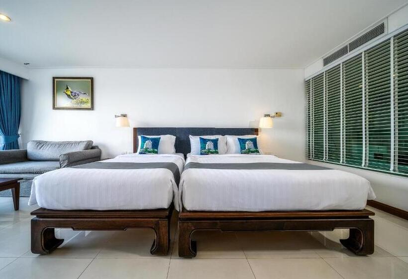 풀장 전망 디럭스 룸, Andaman Beach Suites Hotel, Patong Phuket