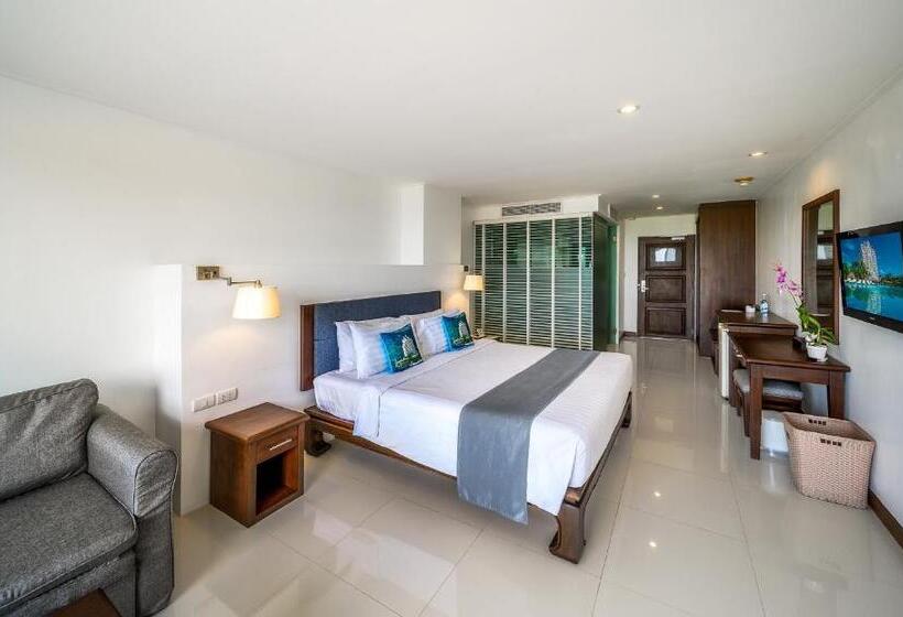 풀장 전망 디럭스 룸, Andaman Beach Suites Hotel, Patong Phuket