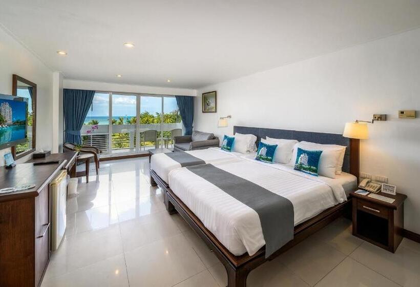 풀장 전망 디럭스 룸, Andaman Beach Suites Hotel, Patong Phuket