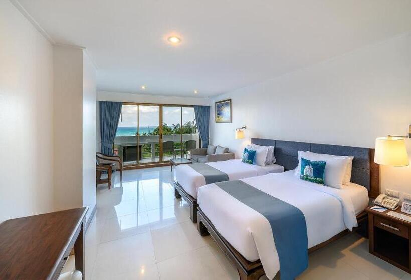 풀장 전망 디럭스 룸, Andaman Beach Suites Hotel, Patong Phuket