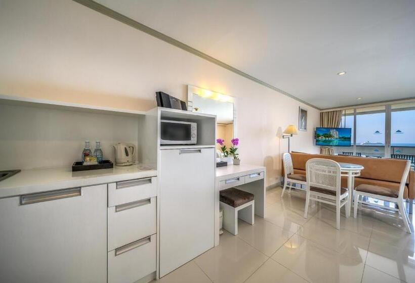 디럭스 룸 바다 전망, Andaman Beach Suites Hotel, Patong Phuket
