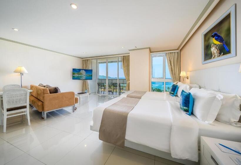 디럭스 룸 바다 전망, Andaman Beach Suites Hotel, Patong Phuket