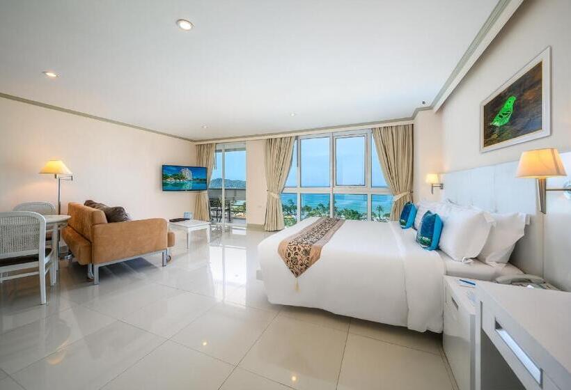 디럭스 룸 바다 전망, Andaman Beach Suites Hotel, Patong Phuket