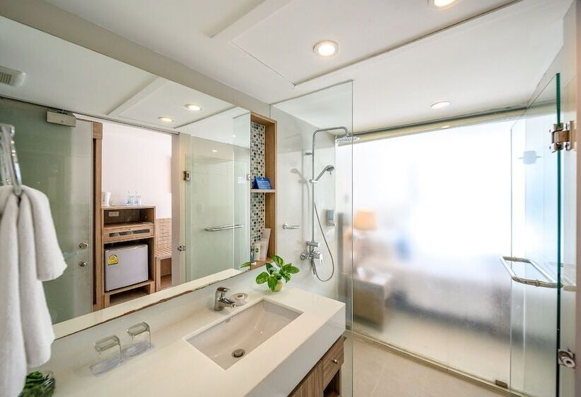 수피리어 룸 도시 전망, Andaman Beach Suites Hotel, Patong Phuket