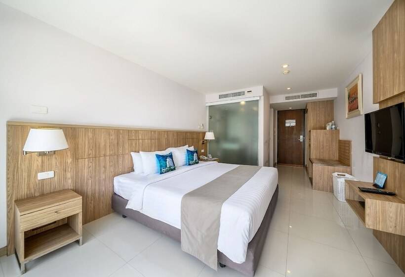 수피리어 룸 도시 전망, Andaman Beach Suites Hotel, Patong Phuket