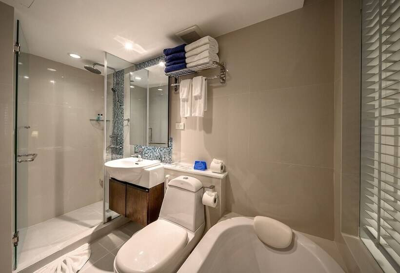 디럭스 룸 바다 전망, Andaman Beach Suites Hotel, Patong Phuket