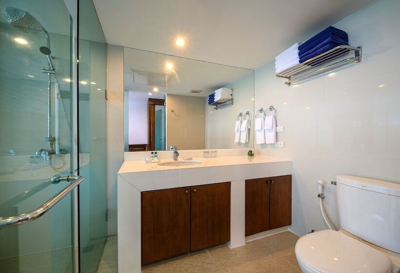 디럭스 룸 바다 전망, Andaman Beach Suites Hotel, Patong Phuket