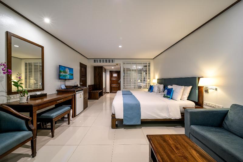 디럭스 룸 바다 전망, Andaman Beach Suites Hotel, Patong Phuket