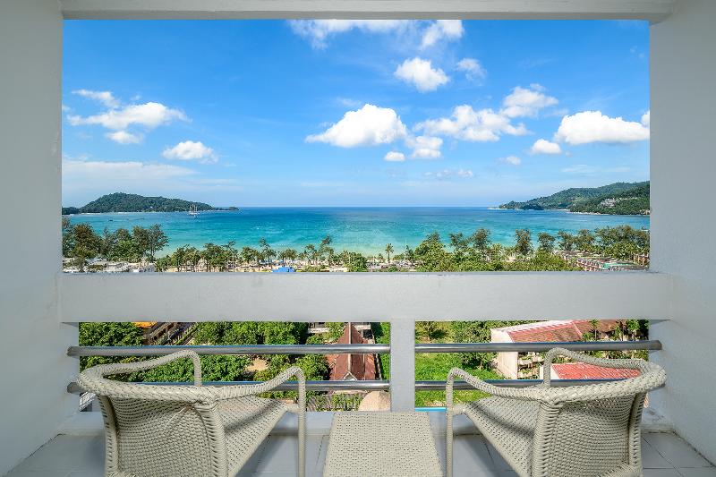 디럭스 룸 바다 전망, Andaman Beach Suites Hotel, Patong Phuket