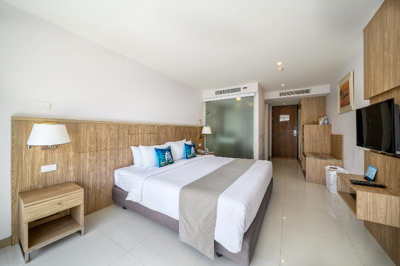 수피리어 룸 도시 전망, Andaman Beach Suites Hotel, Patong Phuket