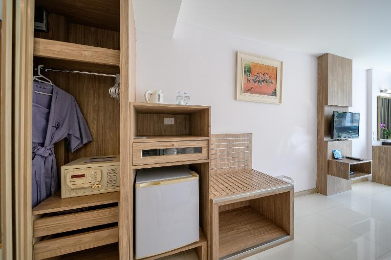 수피리어 룸 도시 전망, Andaman Beach Suites Hotel, Patong Phuket