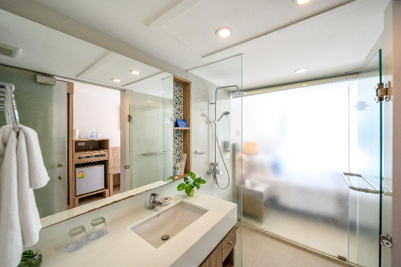 수피리어 룸 도시 전망, Andaman Beach Suites Hotel, Patong Phuket