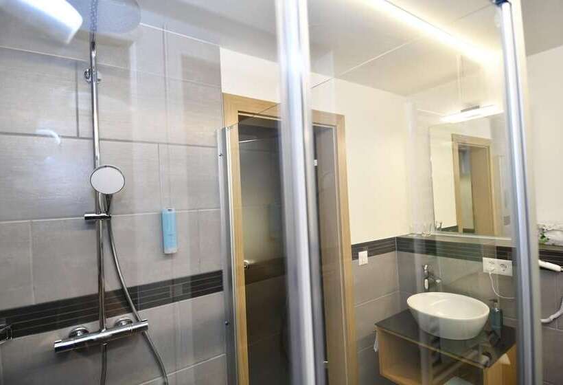 غرفة ديلوكس, Elite