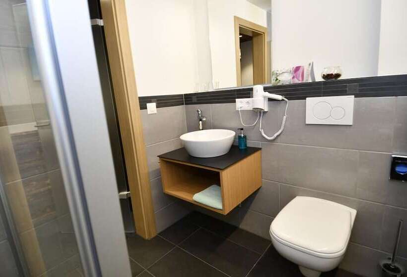 غرفة ديلوكس, Elite