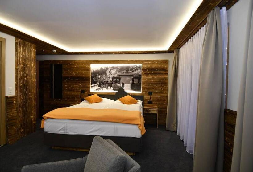 جناح جونيور, Elite