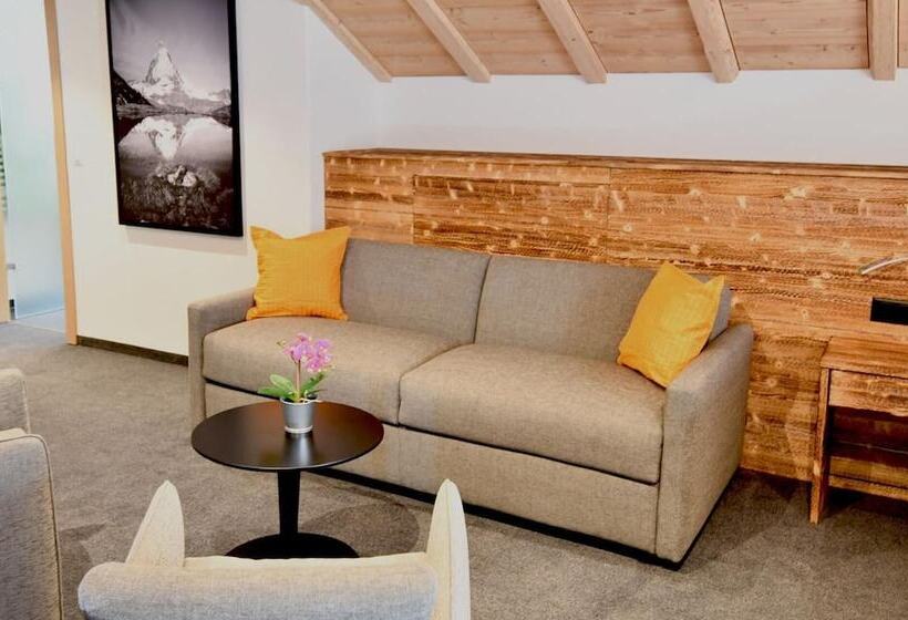 جناح جونيور, Elite