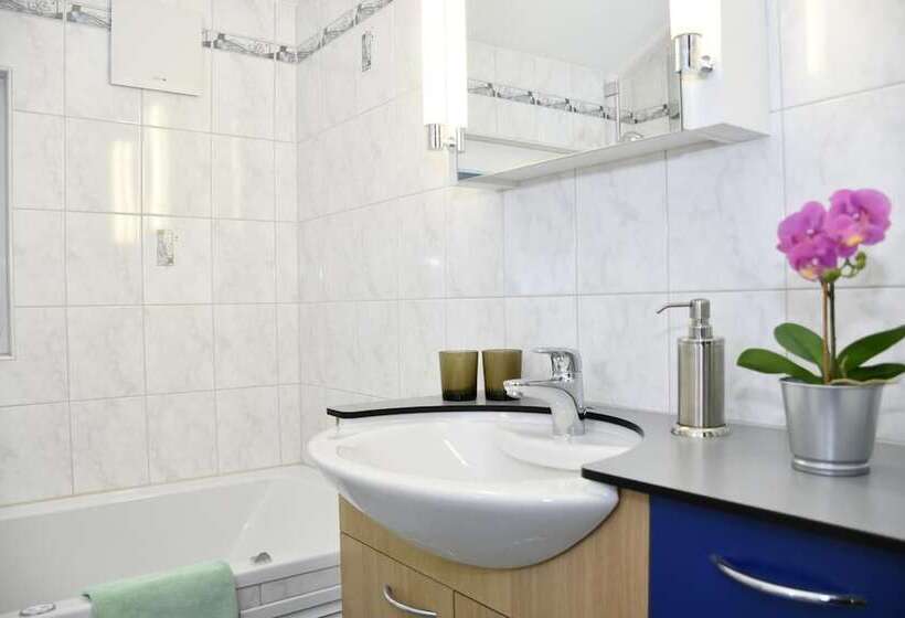 غرفة سوبيريور, Elite