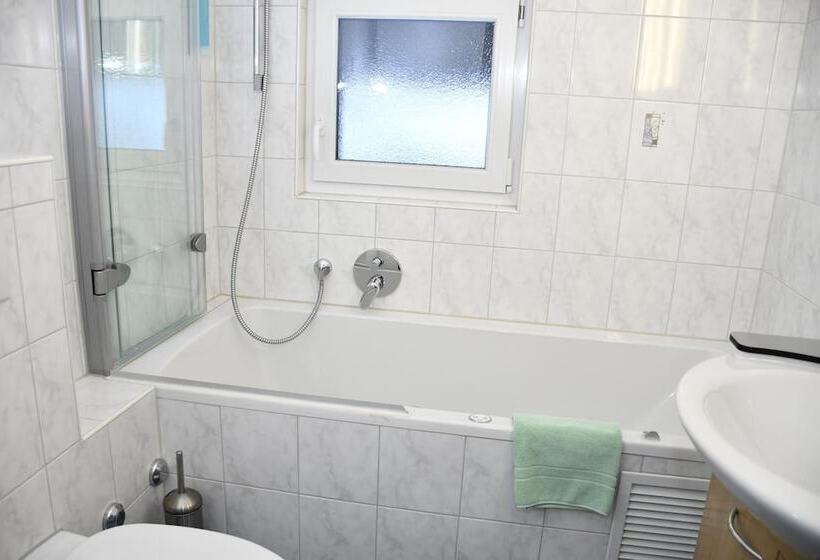 غرفة سوبيريور, Elite