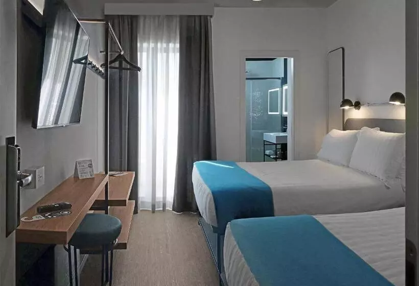 Deluxe Kolmen Hengen Huone, Europa Monetti