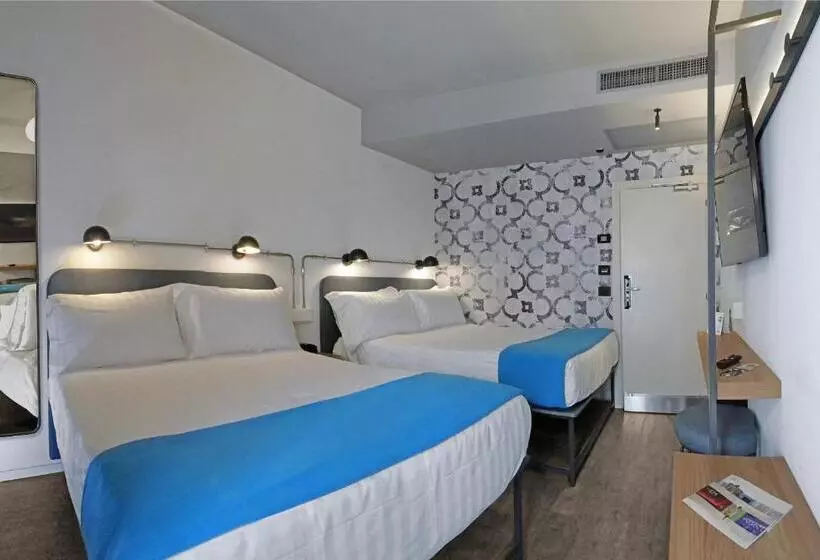 Deluxe Kolmen Hengen Huone, Europa Monetti