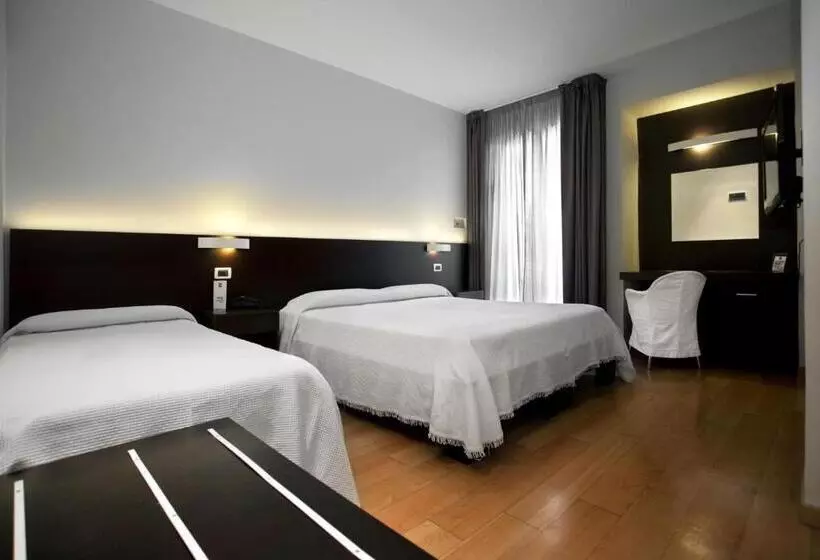 Comfort Kolmen Hengen Huone, Europa Monetti