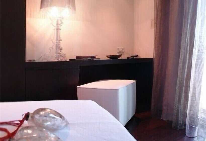 חדר סופריור, Europa Monetti