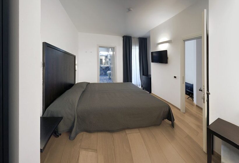 חדר משפחתי, Europa Monetti