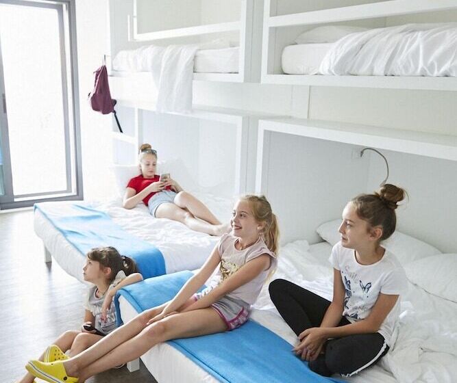 סוויטה משפחתית, Europa Monetti