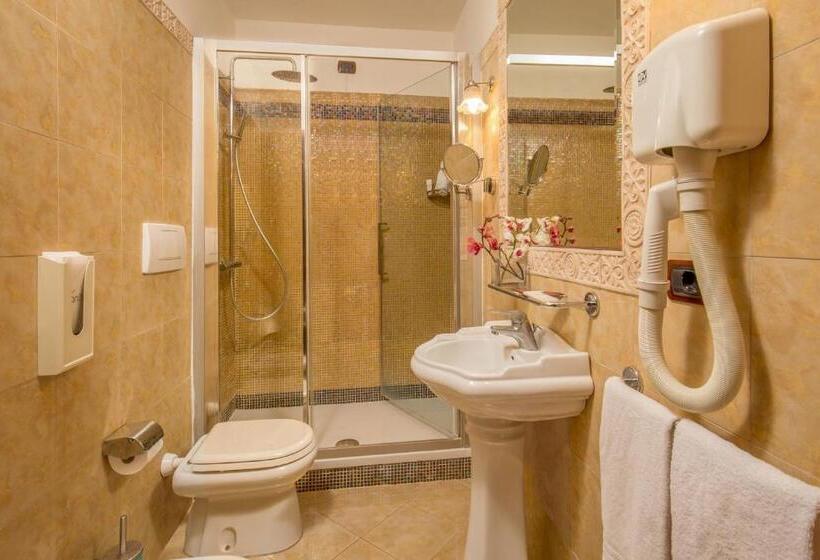 חדר סטנדרט לשלושה, Forte