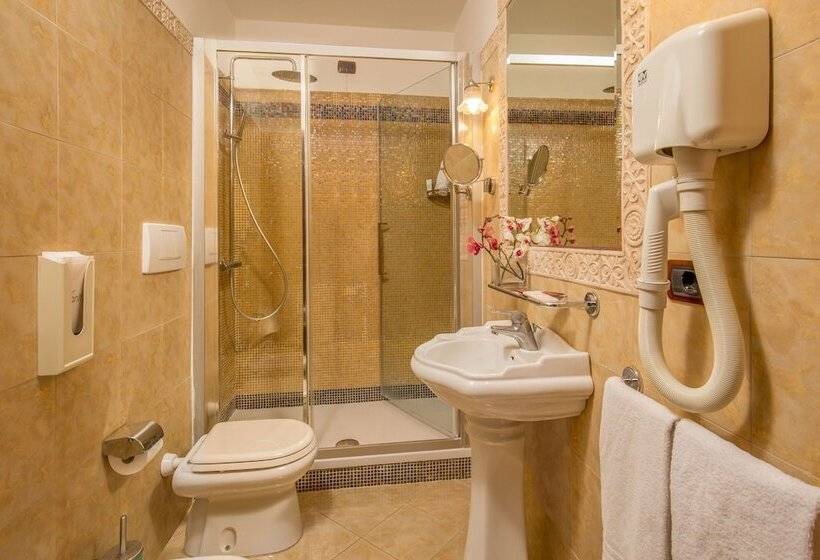 חדר סטנדרט לשלושה, Forte