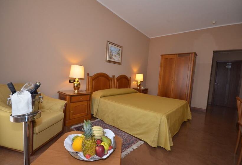 חדר סופריור עם נוף לים ומרפסת, Garden